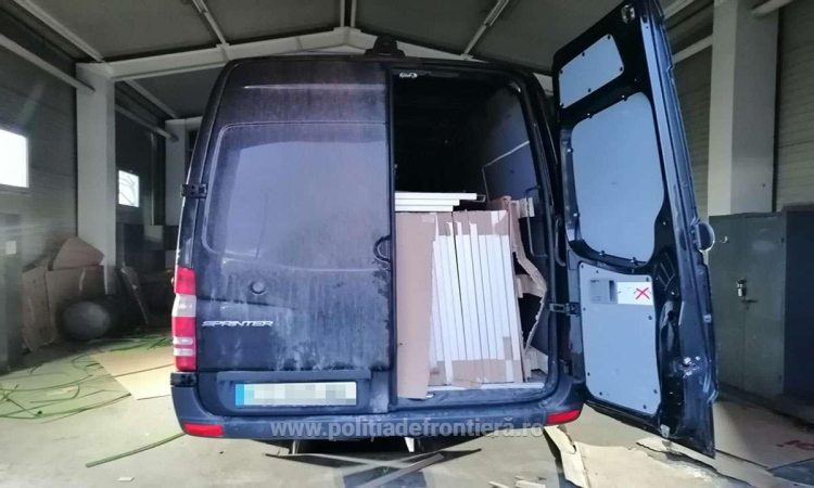 Panouri solare furate din Spania descoperite de poliţiştii de frontieră