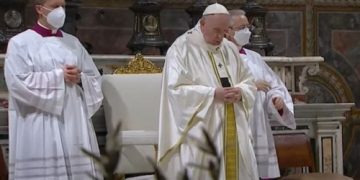 Îndemnul Papei Francisc după ce a botezat 16 copii: „Părinții și nașii să păstreze identitatea creștină a copiilor botezați”