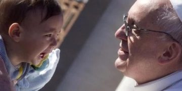 Îndemnul papei Francisc adresat familiilor: mai puțini câini și pisici și mai mulți copii, chiar prin adopție