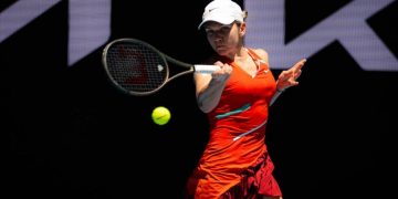 Simona Halep, eliminată la Australian Open, după ce a fost învinsă în optimi de Alize Cornet