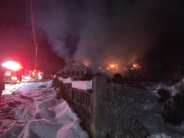 VIDEO: Arde Cabana Usturoiu! Totul s-a transformat în cenușă