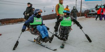 Schi pentru persoane cu dizabilităţi pe pârtia Cavnic la sfârşitul săptămânii