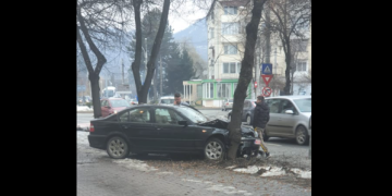 Autoturism cu apucături de pieton în Baia Mare