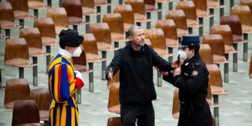 Un bărbat a întrerupt audiența Papei Francisc de la Vatican. A strigat în sală: „Aceasta nu este Biserica lui Dumnezeu”