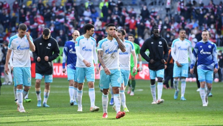 Clubul german Schalke 04 a decis să elimine numele şi sigla Gazprom de pe tricouri