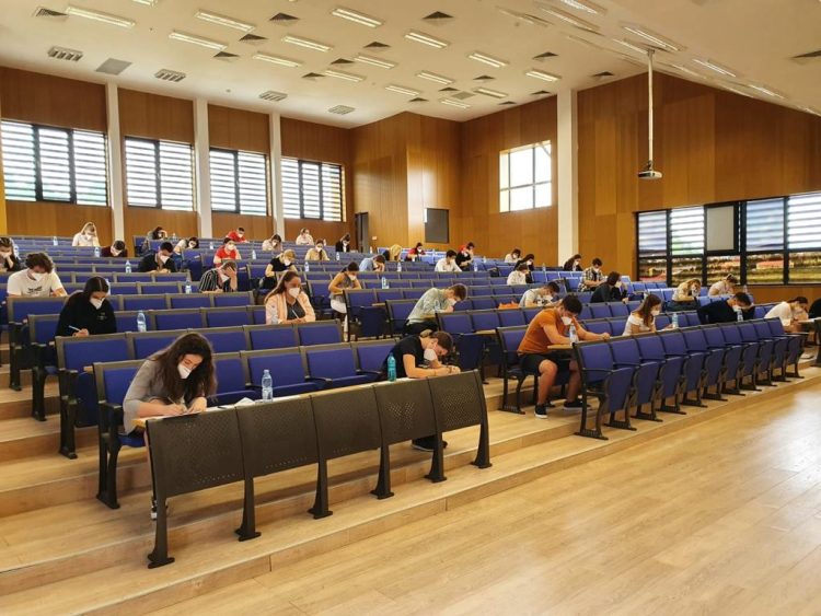 Cursuri de pregătire și examen de simulare a admiterii la UMF “Iuliu Hațieganu”