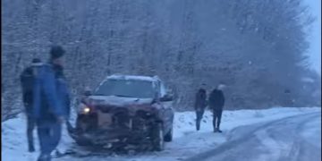 Accident pe DN 18B. Două maşini s-au ciocnit la Groşi