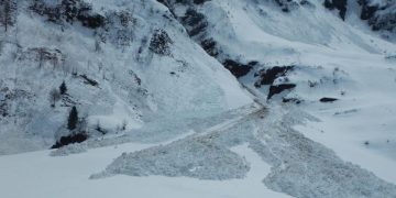 Trei avalanșe în 24 de ore, în cea mai populară zonă de schi din Austria. Opt oameni au murit