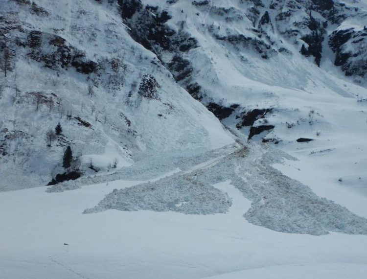 Trei avalanșe în 24 de ore, în cea mai populară zonă de schi din Austria. Opt oameni au murit