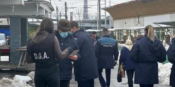 Poliţiştii Anticorupţie împreună cu studenții Academiei de Poliție, activităţi preventive în Piaţa Izvoare