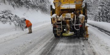 Vezi care este starea drumurilor şi cum se circulă în judeţ. Stratul de zăpadă măsoară 78 cm la Cavnic şi la Firiza
