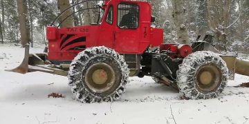 Accident de muncă în Suciu de Sus: Un angajat s-a ales cu picioarele rupte