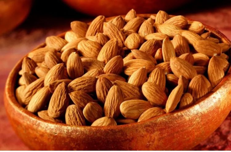 Încă o alertă alimentară! Loturi de migdale contaminate cu cianură, retrase de la vânzare