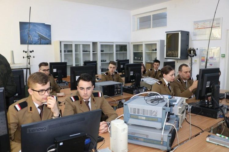 Start înscrierilor pentru învățământul postliceal și universitar militar la Centrul Militar Județean Maramureș