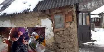 Haideți să-i ajutăm: Copilașul de 2 ani a fost abandonat de părinți și este crescut de bunică