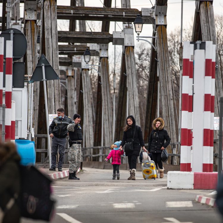 Peste 16.000 de ucraineni au intrat în ţară în 24 de ore, dintre care pe la PTF Sighetu Marmaţiei 2.070
