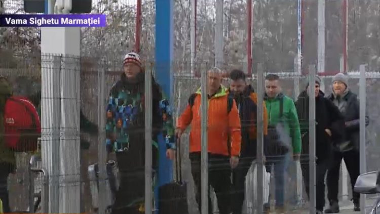 Românii fug din Ucraina. Primii refugiaţi au ajuns la Sighetu Marmației – video