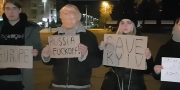 STRIGĂT DE AJUTOR – 4 TINERI UCRAINENI DIN KIEV REFUGIAȚI ÎN BAIA MARE TRANSMIT UN MESAJ SFÂȘIETOR ÎNTREGII EUROPE