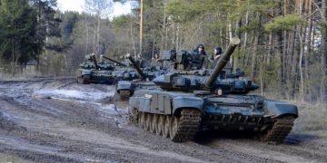 La frontiera cu Ucraina se află concentraţi circa 150.000 de soldaţi ruşi, care nu par să se retragă