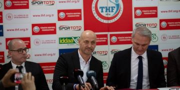 Costică Buceschi a devenit antrenorul naţionalei feminine de handbal a Turciei