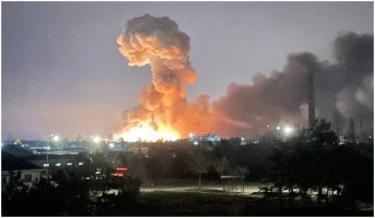 A început. Rusia atacă Ucraina. Președintele Zelensky a introdus legea marțială pe teritoriul ţării. Cozi lungi la bancomate, în Kiev