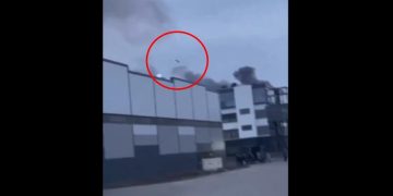 Momentul în care o rachetă rusească loveşte aeroportul din Ivano Frankivsk, aflat la 150 de kilometri de granița cu România