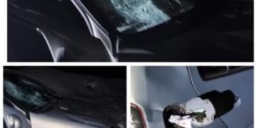 BORŞA SĂLBATICĂ: Patru tineri atacaţi cu topoarele. O maşină distrusă