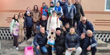 Parohiile ortodoxe din Maramureş continuă să trimită în Ucraina alimente, medicamente și materiale sanitare