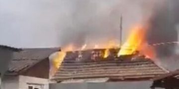 Incendiu violent în Tăuții de Sus