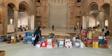 Biserica alături de comunitate: Un camion de bunuri au fost adunate la Catedrala Episcopală „Sfânta Treime” din Baia Mare