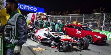 Accident terifiant în calificările din Arabia Saudită: Mașina lui Mick Schumacher s-a rupt în două