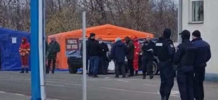 Alţi şapte ucraineni au trecut înot râul Tisa spre România de frica războiului