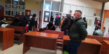 TEAMA DE RĂZBOI: Aglomerație la eliberarea de pașapoarte în Baia Mare