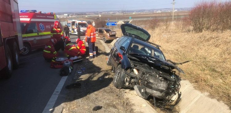 Accident grav în Turda. O persoană a murit și alte două au ajuns la spital