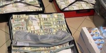 Soţia unui politician ucrainean a trecut granița în Ungaria cu mai multe valize pline cu aproape 29 de milioane de dolari și un milion si jumătate de euro