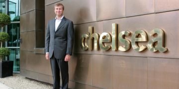 Oligarhul rus Roman Abramovici anunță că vinde clubul de fotbal Chelsea Londra și donează banii pentru refugiați