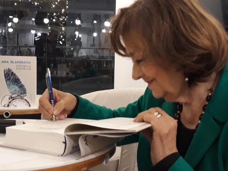 La mulţi ani, Ana Blandiana! Scriitoarea împlineşte azi 80 de ani