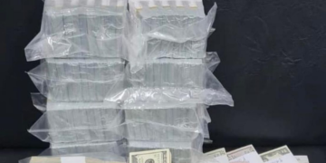 Poliția a găsit 1,6 milioane de dolari în bagajele unei familii de ucraineni la vama Albița