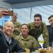 Biden a mâncat pizza cu soldaţii americani în Polonia şi le-a împărtăşit o poveste despre fiul său