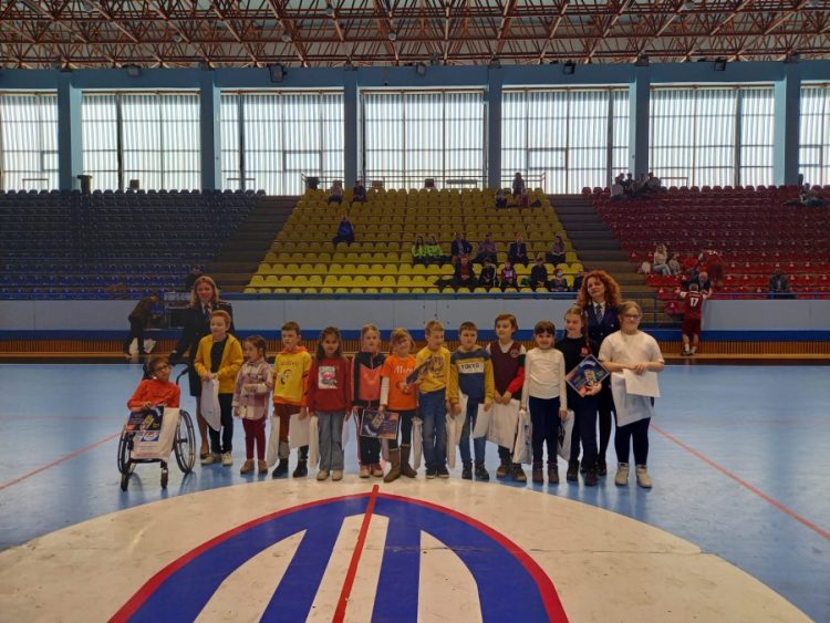 Cei 15 câștigători ai concursului de desene „Pacea în lume”, la ceas aniversar, Ziua Poliției Române