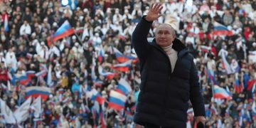 Vladimir Putin, pe scenă la un concert grandios în Moscova, care sărbătorește 8 ani de la anexarea Crimeei