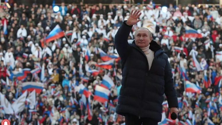 Vladimir Putin, pe scenă la un concert grandios în Moscova, care sărbătorește 8 ani de la anexarea Crimeei