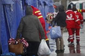 Rochii de nuntă și încălțăminte cu toc, aduse în ajutor pentru ucraineni