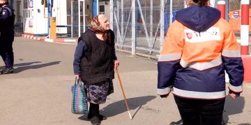 Moment emoţionant în PTF Sighet. O bătrânică din Solotvino a trecut graniţa ca să ceară sprijin. Nu mai avea bani de medicamente pentru că nu a primit pensia