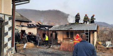 APEL UMANITAR! O familie din Cicârlău are nevoie de ajutorul semenilor pentru a-şi putea reface gospodăria distrusă într-un incendiu