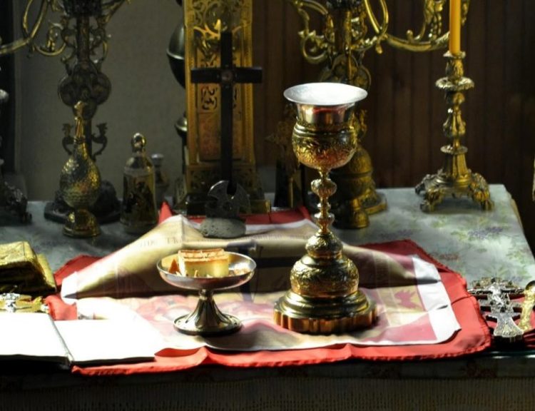 Unde vor liturghisi Preasfinţii Iustin şi Timotei în această săptămână