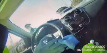 POLIŢIST DE LA RUTIERĂ: “Stai să îi rețin permisul la bătrân, s…-mi-ar p… că el îl sună pe Bode…”