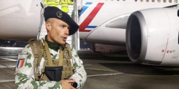 Le Monde descrie ”sosirea discretă” a soldaților francezi în România, în comparație cu primirea făcută soldaților americani