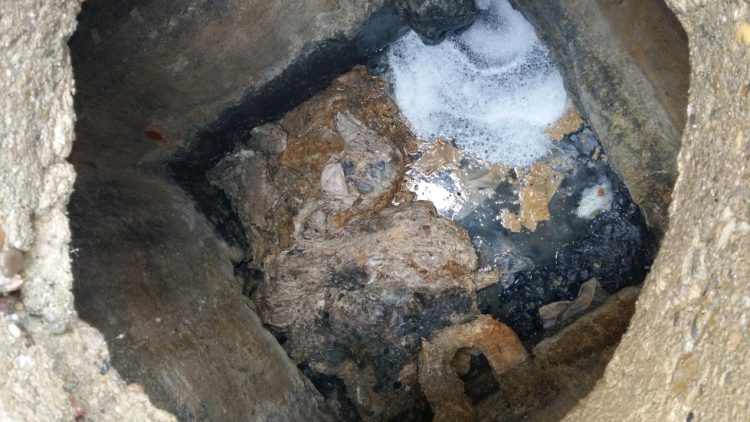 Anunţ VITAL. Şervețelele umede – cele mai dăunătoare sistemului de canalizare! – foto