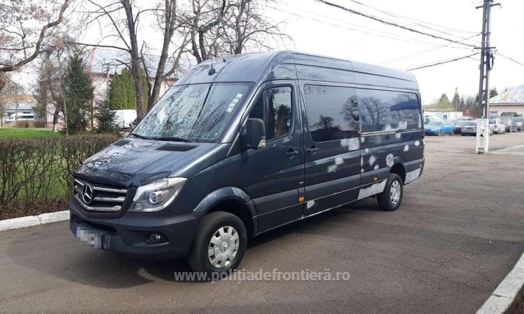 Microbuz de 20.000 euro, căutat de autorităţile din Norvegia, depistat de poliţiştii de frontieră